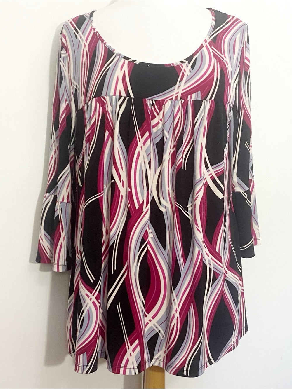 Lane Bryant Black and Magenta Abstract Swirl Print Tunic Bell Sleeves 14/16